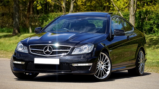 mercedes-benz-1370536_640